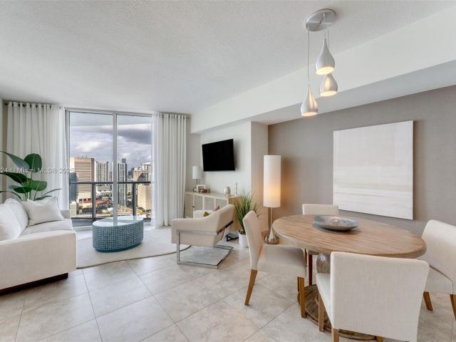 Apartment for sale  Unit #3605 - photo 6711368