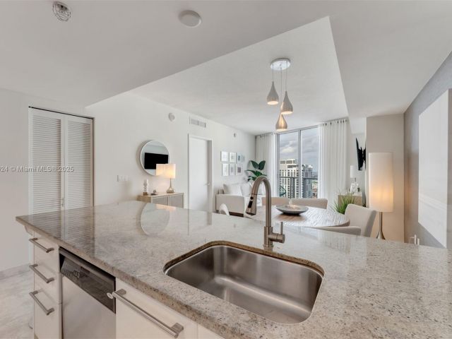 Apartment for sale  Unit #3605 - photo 6711369