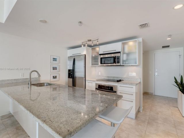 Apartment for sale  Unit #3605 - photo 6711370