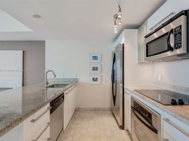 Apartment for sale  Unit #3605 - photo 6711371