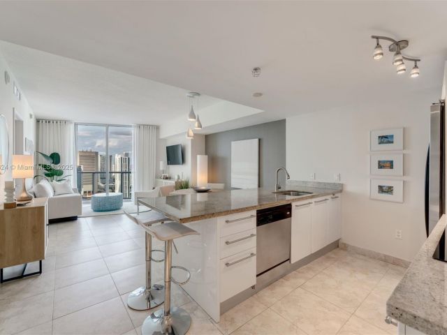 Apartment for sale  Unit #3605 - photo 6711372