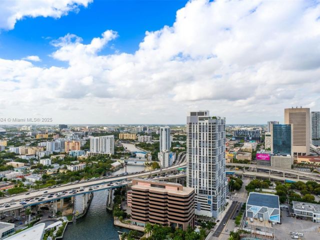 Apartment for sale  Unit #3605 - photo 6711374