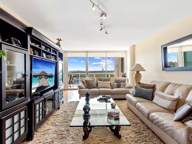 2-bedroom condo for sale in Sunny Isles Beach - 16500 COLLINS AV 2055 - MondialRealty