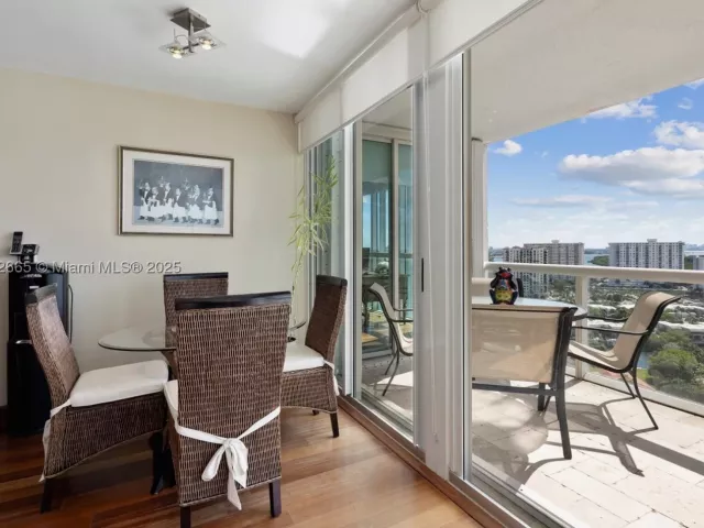 2-bedroom condo for sale in Sunny Isles Beach - 16500 COLLINS AV 2055 - MondialRealty