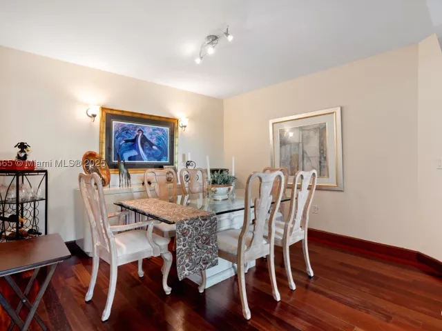 2-bedroom condo for sale in Sunny Isles Beach - 16500 COLLINS AV 2055 - MondialRealty