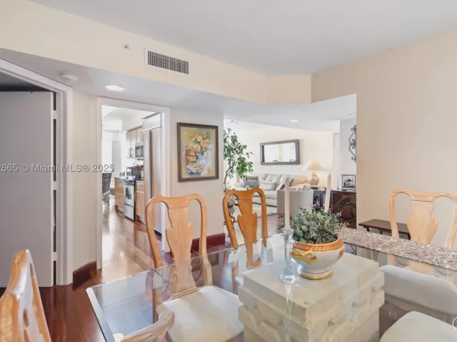 2-bedroom condo for sale in Sunny Isles Beach - 16500 COLLINS AV 2055 - MondialRealty