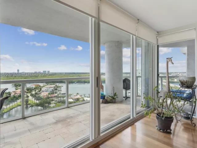2-bedroom condo for sale in Sunny Isles Beach - 16500 COLLINS AV 2055 - MondialRealty