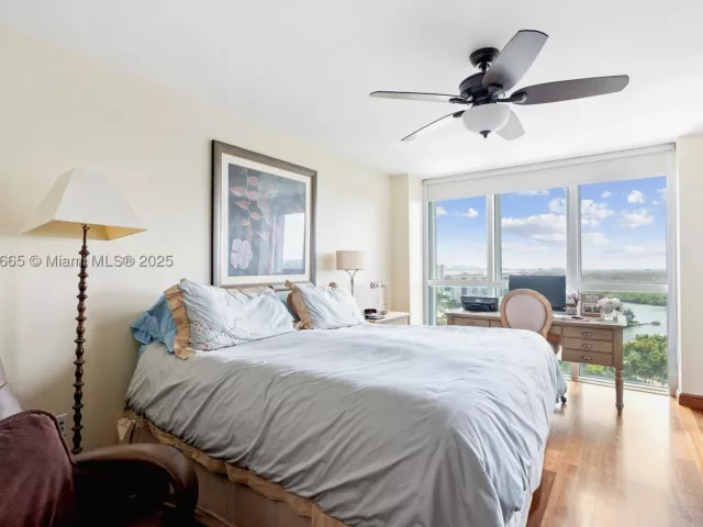 2-bedroom condo for sale in Sunny Isles Beach - 16500 COLLINS AV 2055 - MondialRealty
