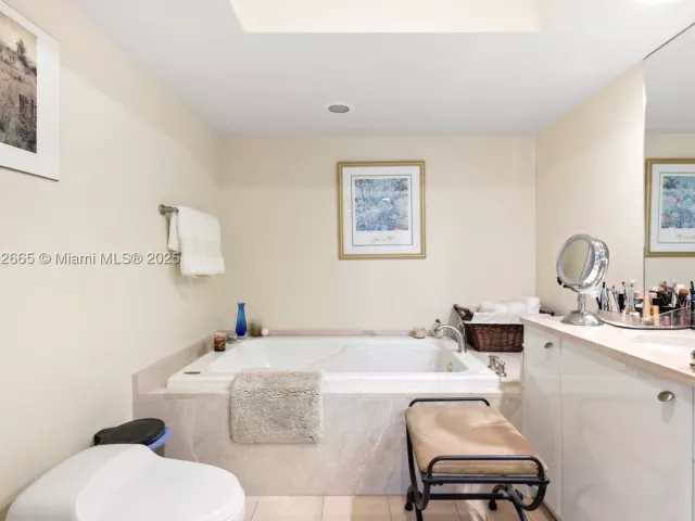2-bedroom condo for sale in Sunny Isles Beach - 16500 COLLINS AV 2055 - MondialRealty