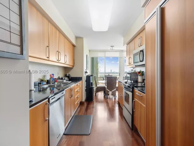 2-bedroom condo for sale in Sunny Isles Beach - 16500 COLLINS AV 2055 - MondialRealty