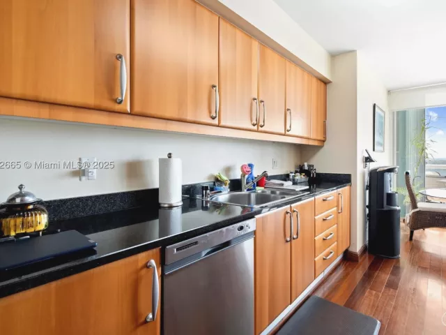 2-bedroom condo for sale in Sunny Isles Beach - 16500 COLLINS AV 2055 - MondialRealty
