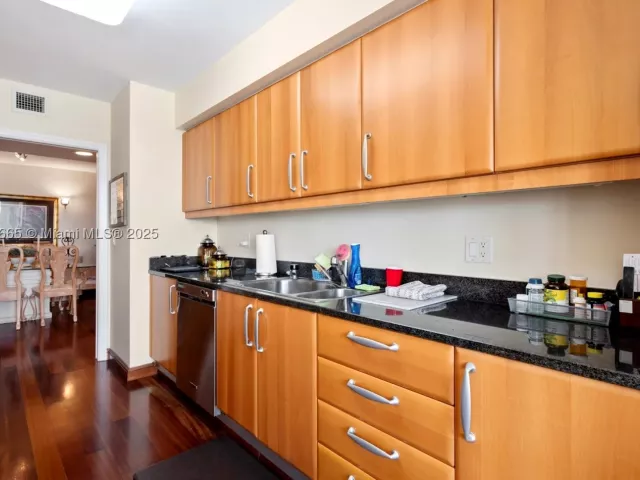 2-bedroom condo for sale in Sunny Isles Beach - 16500 COLLINS AV 2055 - MondialRealty