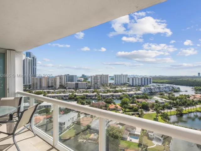 2-bedroom condo for sale in Sunny Isles Beach - 16500 COLLINS AV 2055 - MondialRealty