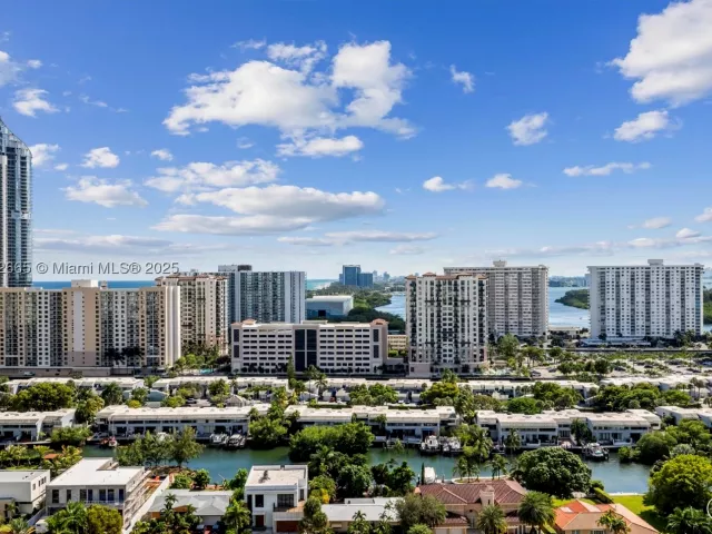 2-bedroom condo for sale in Sunny Isles Beach - 16500 COLLINS AV 2055 - MondialRealty