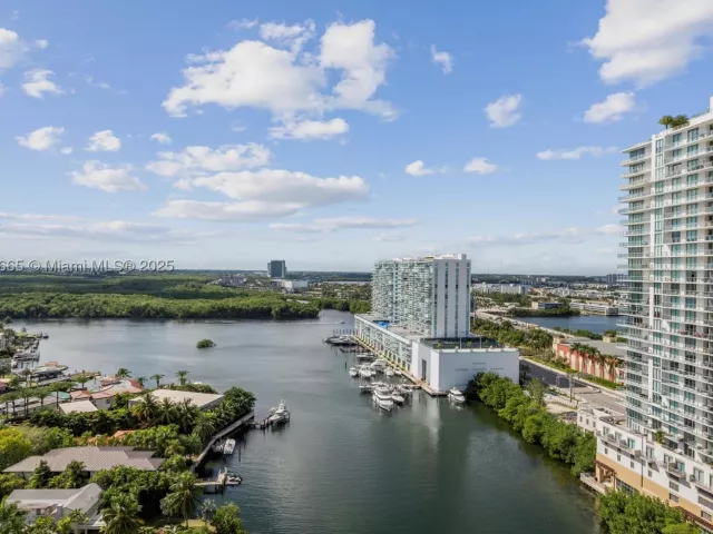 2-bedroom condo for sale in Sunny Isles Beach - 16500 COLLINS AV 2055 - MondialRealty