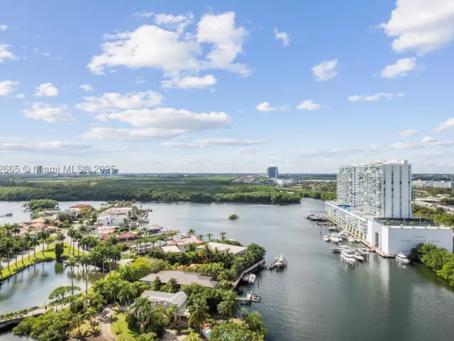 2-bedroom condo for sale in Sunny Isles Beach - 16500 COLLINS AV 2055 - MondialRealty