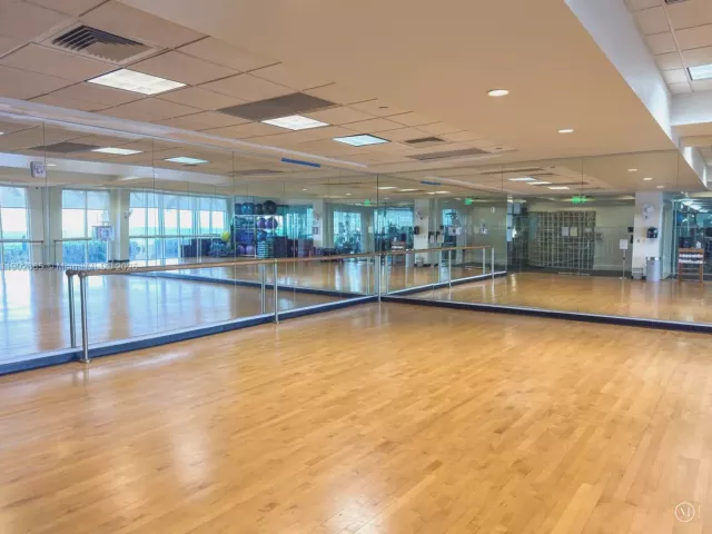 2-bedroom condo for sale in Sunny Isles Beach - 16500 COLLINS AV 2055 - MondialRealty