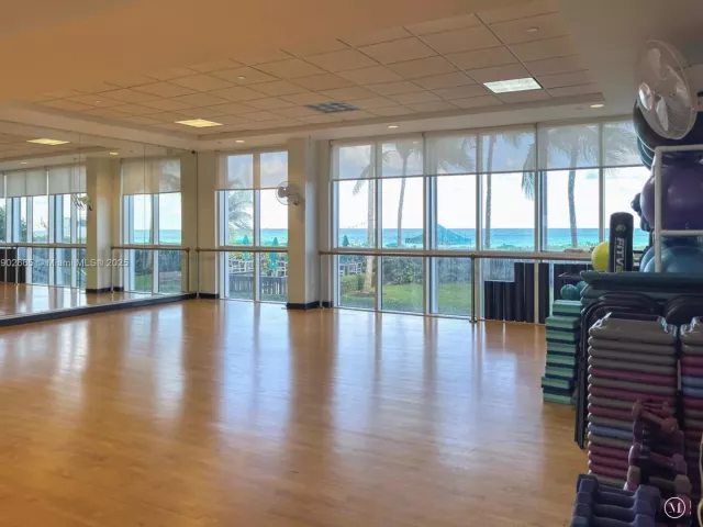 2-bedroom condo for sale in Sunny Isles Beach - 16500 COLLINS AV 2055 - MondialRealty