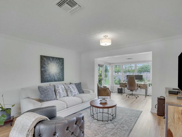 Home for sale at 455 NE 34th Street - photo 6781286