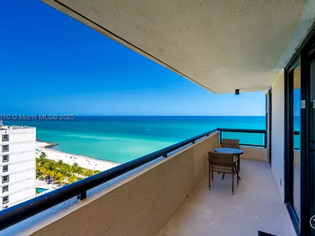 1-bedroom condo for sale in Miami Beach - 2555 Collins Ave 2200 - MondialRealty