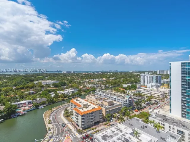 1-bedroom condo for sale in Miami Beach - 2555 Collins Ave 2200 - MondialRealty