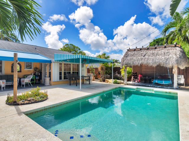 Home for sale at 341 Nottingham Boulevard - photo 6708291