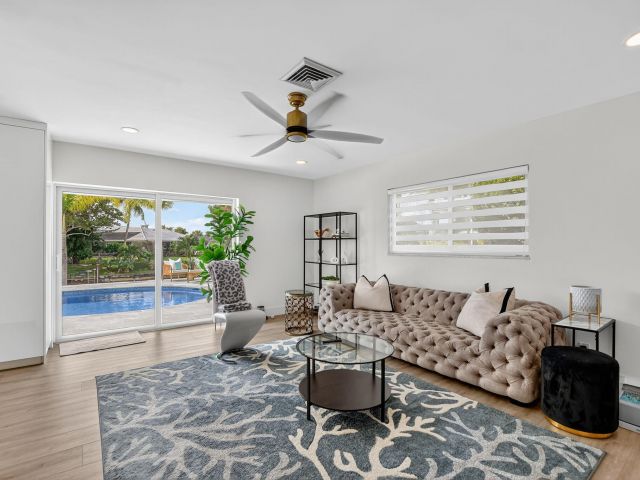 Home for rent at 891 SW Hickory Terrace - photo 6705465