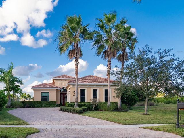 Home for sale at 6760 Fox Hollow Drive - photo 6738557