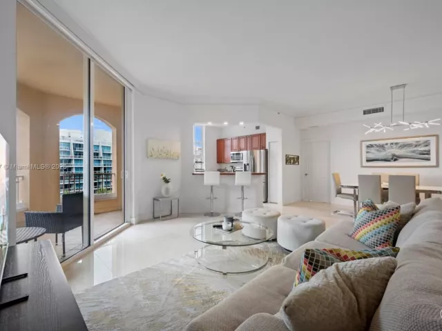 2-bedroom condo for sale in Aventura - 3001 NE 185 St 613 - MondialRealty