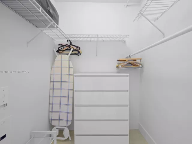 2-bedroom condo for sale in Aventura - 3001 NE 185 St 613 - MondialRealty