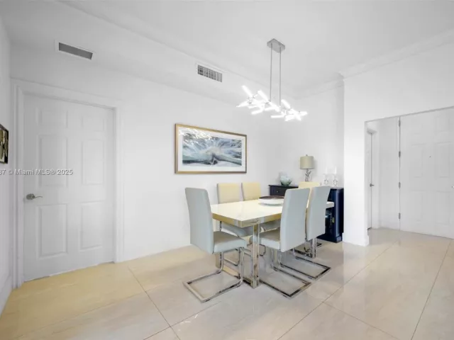 2-bedroom condo for sale in Aventura - 3001 NE 185 St 613 - MondialRealty