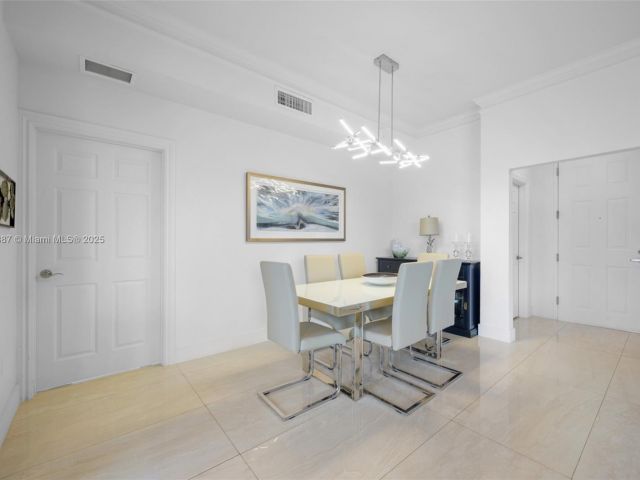 Apartment for sale  Unit #613 - photo 6718050