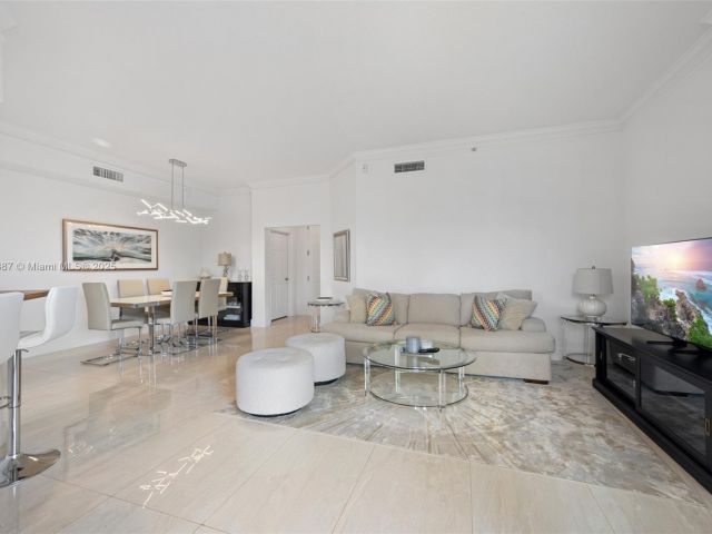 Apartment for sale  Unit #613 - photo 6718053