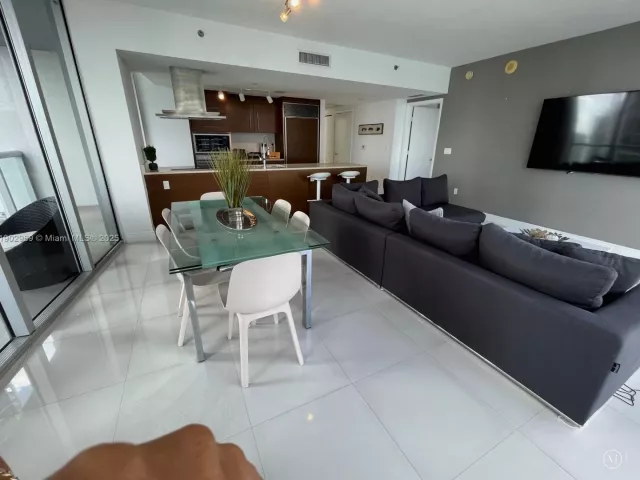 2-bedroom condo for sale in Miami - 485 Brickell Ave 2602 - MondialRealty