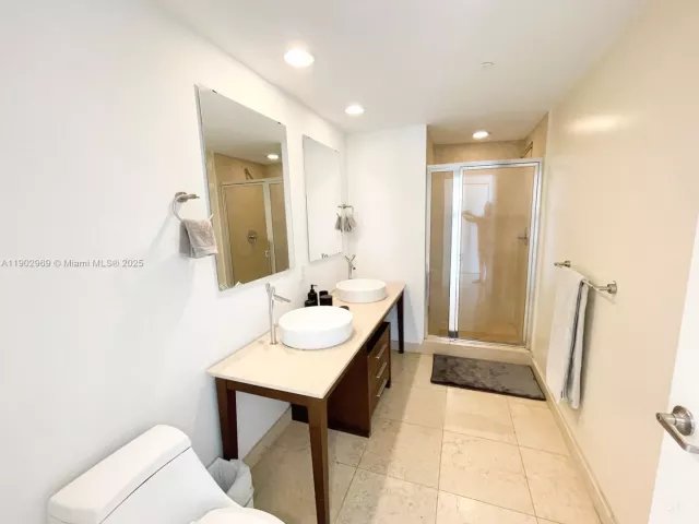 2-bedroom condo for sale in Miami - 485 Brickell Ave 2602 - MondialRealty