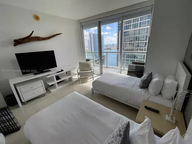 2-bedroom condo for sale in Miami - 485 Brickell Ave 2602 - MondialRealty