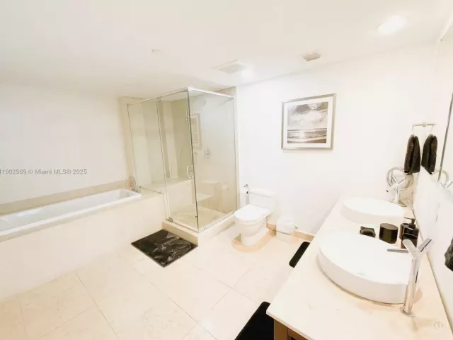 2-bedroom condo for sale in Miami - 485 Brickell Ave 2602 - MondialRealty
