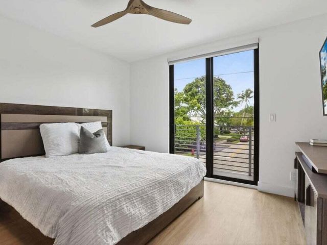 Home for rent at 925 NE 6th Street - photo 6707422