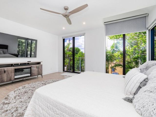 Home for rent at 925 NE 6th Street - photo 6707425