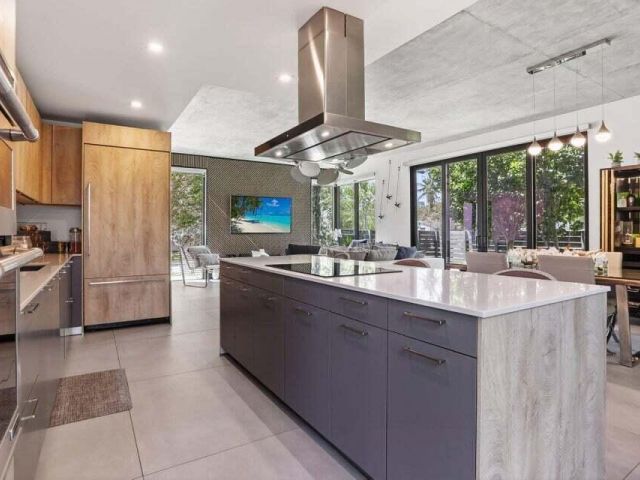 Home for rent at 925 NE 6th Street - photo 6707428