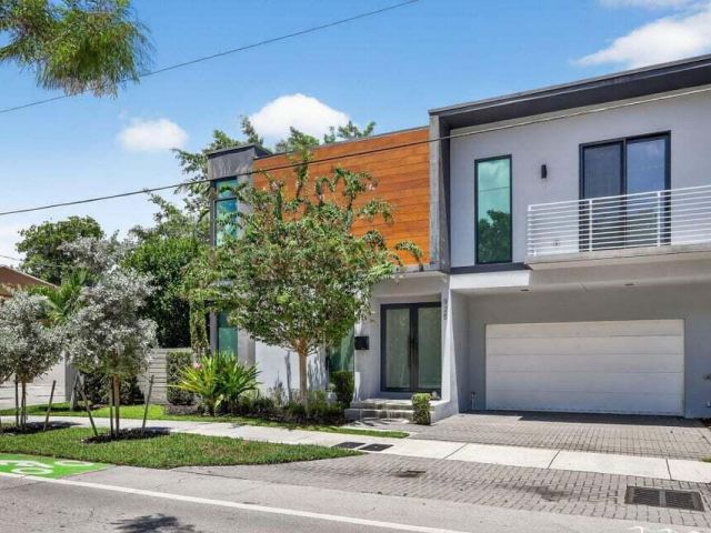 Home for rent at 925 NE 6th Street - photo 6707436