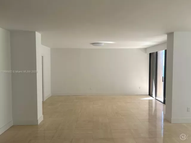 2-bedroom condo for rent in Bal Harbour - 10175 Collins Ave 1104 - MondialRealty