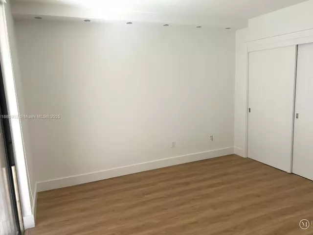 2-bedroom condo for rent in Bal Harbour - 10175 Collins Ave 1104 - MondialRealty