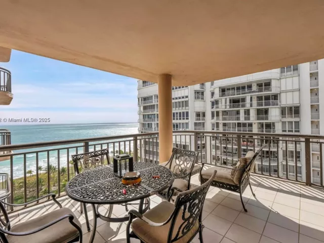 2-bedroom condo for rent in Bal Harbour - 10175 Collins Ave 1104 - MondialRealty