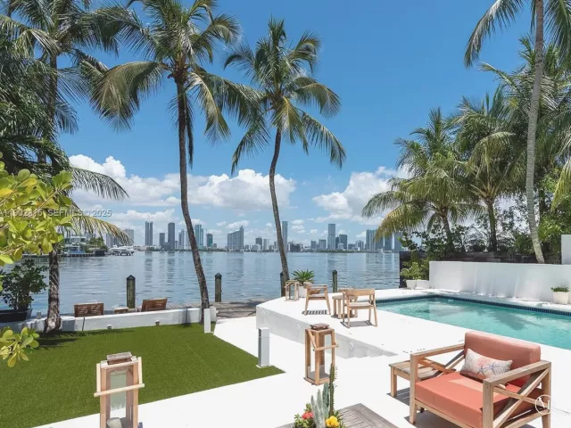 3-bedroom home for sale in Miami Beach - 302 W San Marino Dr - MondialRealty