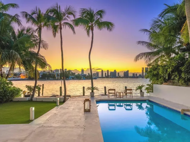 3-bedroom home for sale in Miami Beach - 302 W San Marino Dr - MondialRealty