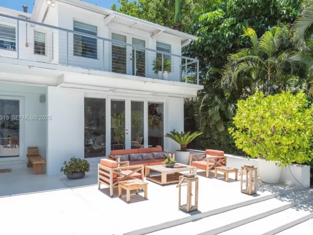 3-bedroom home for sale in Miami Beach - 302 W San Marino Dr - MondialRealty