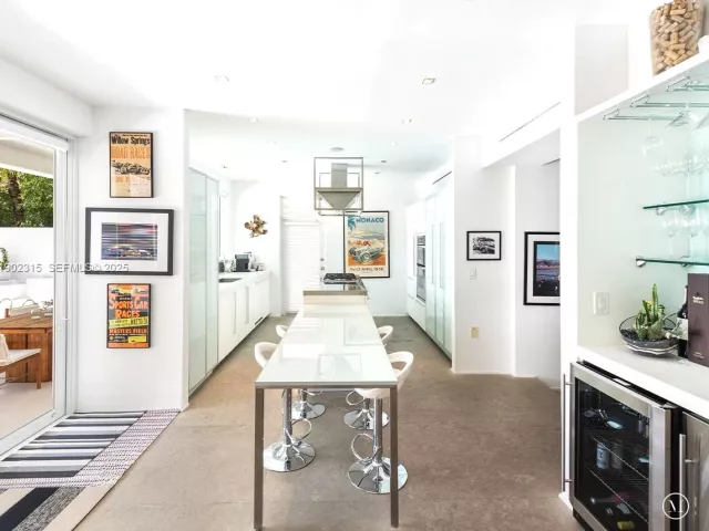 3-bedroom home for sale in Miami Beach - 302 W San Marino Dr - MondialRealty