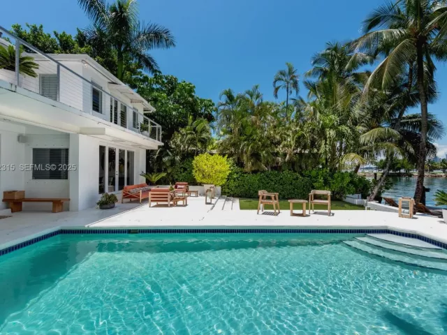 3-bedroom home for sale in Miami Beach - 302 W San Marino Dr - MondialRealty