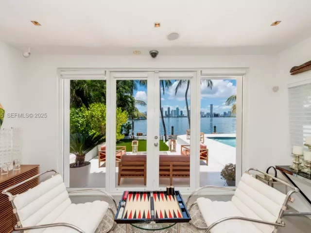 3-bedroom home for sale in Miami Beach - 302 W San Marino Dr - MondialRealty